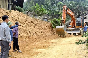 Nhờ phát huy vai trò của người có uy tín, đã vận động nhân dân nhanh chóng giải phóng mặt bằng Dự án nâng cấp tuyến đường từ thôn Cây Thông đi thôn Cây Quéo, thôn Thắng Bình, xã Hùng Đức, huyện Hàm Yên.