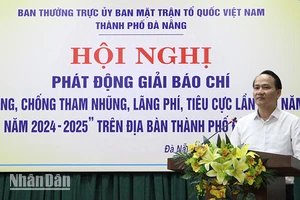 Phó Bí thư Thường trực Thành ủy Đà Nẵng Nguyễn Đình Vĩnh chỉ đạo tại hội nghị.