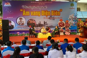Buổi nói chuyện chuyên đề “Âm vang Điện Biên”.