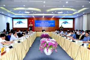 Hội nghị đối thoại, tháo gỡ khó khăn cho doanh nghiệp xây dựng diễn ra tại Trung tâm Hội nghị tỉnh Lào Cai, sáng ngày 13/4/2023. (Ảnh: QUỐC HỒNG)