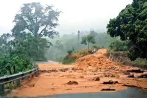 Mưa lớn, kéo dài gây ách tắc giao thông ở huyện vùng cao Mường Khương, tỉnh Lào Cai. (Ảnh: TL)