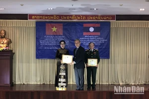 Lễ trao Huân, Huy chương của nước Cộng hòa dân chủ nhân dân Lào.