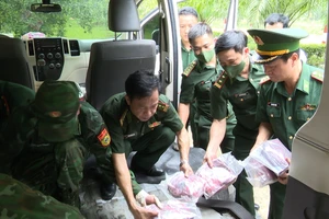 Tang vật Chuyên án A424p bị bắt giữ tại cửa khẩu Cầu Treo, xã Sơn Kim 1, huyện Hương Sơn, tỉnh Hà Tĩnh.