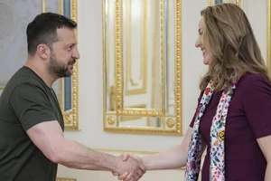 Tổng Giám đốc Tổ chức Di cư Quốc tế (IOM) Amy Pope gặp Tổng thống Ukraine Volodymyr Zelensky. (Ảnh: https://twitter.com/UNmigration)