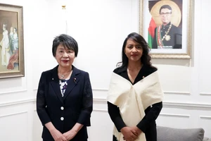Bộ trưởng Ngoại giao hai nước Nhật Bản và Madagascar gặp gỡ ngày 27/4/2024. (Ảnh: Bộ Ngoại giao Nhật Bản) 