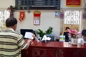 Giao dịch khách hàng tại Quỹ Tín dụng nhân dân Tân Phong, Thái Bình. 
