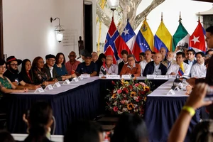Cuộc họp báo công bố về vòng đàm phán hoà bình giữa chính phủ Colombia và nhóm ELN, tại Caracas (Venezuela) ngày 21/1/2023. (Ảnh Reuters)