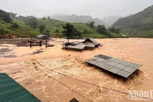 Thôn Mảnh Tầu, xã Bản Mù, huyện Trạm Tấu, tỉnh Yên Bái chìm trong nước lũ do ảnh hưởng của bão số 3. (Ảnh: THANH SƠN)