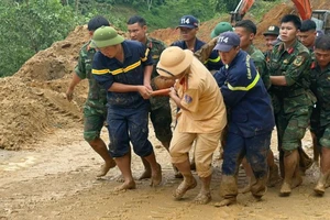 Các lực lượng khẩn trương tìm kiếm cứu hộ, cứu nạn.