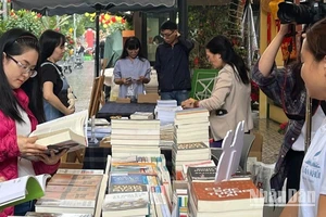 Phiên chợ khuyến đọc lần thứ 5 thu hút nhiều bạn trẻ quan tâm