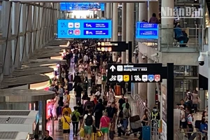 Từ đầu năm đến nay, sân bay quốc tế Suvarnabhumi của Thái Lan luôn đông nghịt du khách nhập cảnh. (Ảnh: XUÂN SƠN)