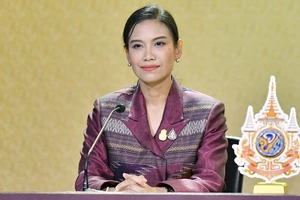 Phó Phát ngôn Chính phủ Thái Lan Radklao Inthawong Suwankiri tại cuộc họp báo ngày 8/5. (Ảnh: Văn phòng Chính phủ Thái Lan)
