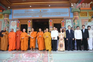 Các đại biểu tham dự Đại lễ kỷ niệm 190 năm thành lập chùa Khánh Thọ tại tỉnh Kanchanaburi, Thái Lan. (Ảnh: ĐINH TRƯỜNG)