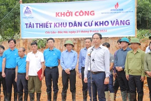 Phó Bí thư Tỉnh ủy, Chủ tịch UBND tỉnh Lào Cai Trịnh Xuân Trường phát biểu tại lễ khởi công.