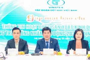 Lãnh đạo Vinatex tại buổi gặp mặt báo chí