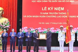 Tổng Bí thư, Chủ tịch nước Tô Lâm trao Huân chương Lao động hạng Nhất, tặng Học viện Chính trị quốc gia Hồ Chí Minh.