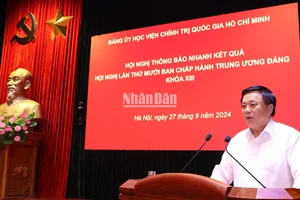 Đồng chí Nguyễn Xuân Thắng, Ủy viên Bộ Chính trị, Giám đốc Học viện, Chủ tịch Hội đồng Lý luận Trung ương, Thường trực Tiểu ban Văn kiện Đại hội XIV của Đảng báo cáo nhanh kết quả Hội nghị Trung ương10, khóa XIII .