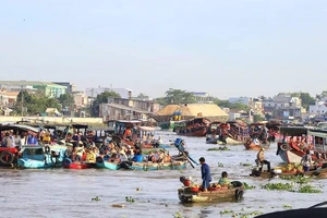 Chợ nổi Cái Răng (Cần Thơ).