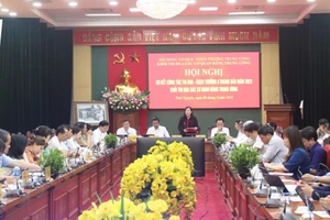 Lãnh đạo tỉnh Thái Nguyên phát biểu tại hội nghị. 