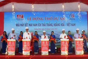 Các đại biểu động thổ, khởi công dự án.