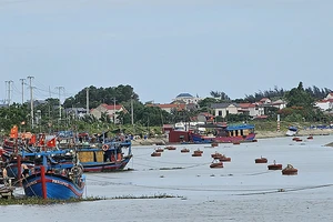 Phương tiện nghề cá neo đậu tại âu thuyền ở xã Quảng Thạch, huyện Quảng Xương, tỉnh Thanh Hóa.