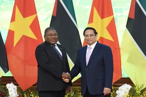 Thủ tướng Phạm Minh Chính và Tổng thống Cộng hòa Mozambique Filipe Jacinto Nyusi. (Ảnh: TRẦN HẢI)