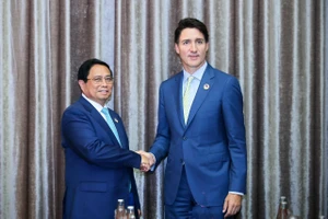 Thủ tướng Chính phủ Phạm Minh Chính và Thủ tướng Canada Justin Trudeau. (Ảnh: Nhật Bắc/VGP).