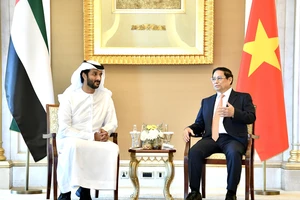 Thủ tướng Phạm Minh Chính tiếp Bộ trưởng Kinh tế UAE Abdulla Bin Touq Al Marri. (Ảnh: Thanh Giang)