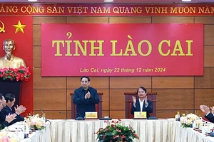 Thủ tướng Phạm Minh Chính chủ trì cuộc làm việc với Ban Thường vụ Tỉnh uỷ Lào Cai (Ảnh: TRẦN HẢI).