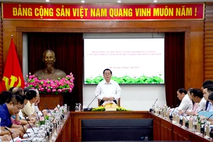 Đồng chí Nguyễn Trọng Nghĩa phát biểu chỉ đạo.