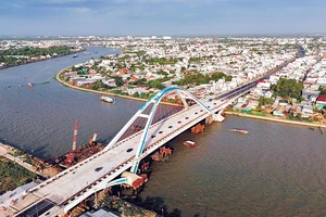 Cầu Trần Hoàng Na có vốn đầu tư gần 800 tỷ đồng - công trình động lực phát triển của thành phố Cần Thơ.