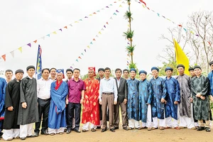 Lãnh đạo UBND huyện Gio Linh dự lễ thượng nêu của làng An Nha, xã Gio An, huyện Gio Linh (Quảng Trị) dịp Tết Giáp Thìn 2024.