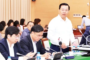Giám đốc Sở Xây dựng Hà Nội Võ Nguyên Phong báo cáo tại Hội nghị triển khai Đề án đầu tư xây dựng ít nhất 1 triệu căn hộ nhà ở xã hội.