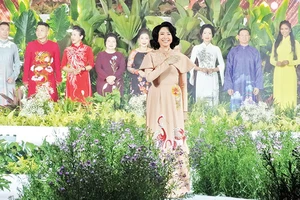 Trình diễn áo dài trong Lễ hội Áo dài Thành phố Hồ Chí Minh lần thứ 9, năm 2023.