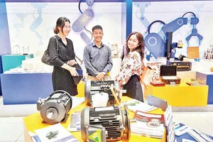 Các doanh nghiệp cơ khí trưng bày sản phẩm tại showroom Trung tâm Xúc tiến thương mại và Đầu tư Thành phố Hồ Chí Minh.
