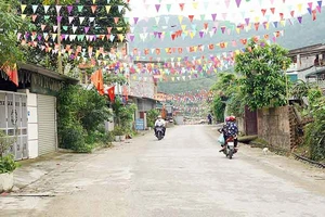 Tuyến đường sạch đẹp tại khu dân cư thôn Nà Nàng, xã Nông Thượng, thành phố Bắc Kạn. (Ảnh HƯƠNG DỊU)