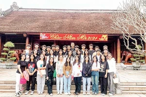 Hoạt động ngoại khóa giúp lưu học sinh Lào tự tin, hiểu rõ văn hóa đất nước, con người Việt Nam.