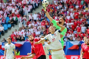 Trận hòa 1-1 giữa Séc (áo trắng) và Gruzia là một trong những trận đấu hấp dẫn của vòng bảng.