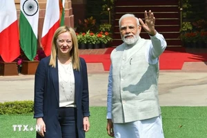 Thủ tướng Ấn Độ Narendra Modi (phải) trong cuộc gặp Thủ tướng Italia Giorgia Meloni tại New Delhi ngày 2/3/2023. (Ảnh: AFP/TTXVN)