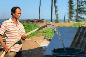 Nhiều địa phương ở Đồng bằng sông Cửu Long thường xuyên phải đối diện tình trạng thiếu nước mùa khô hạn. Ảnh: Đình Tuyển