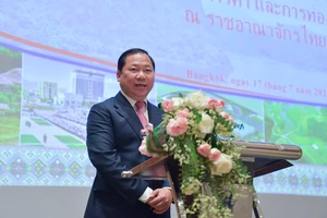 Ủy viên dự khuyết Trung ương Đảng, Bí thư Tỉnh ủy Hòa Bình Nguyễn Phi Long phát biểu tại hội nghị.