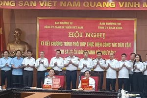 Quang cảnh lễ ký kết.