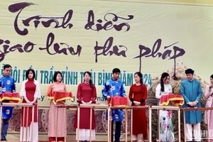 Biểu diễn thư pháp là một hoạt động văn hóa chính thức trong Lễ hội đền Trần Thái Bình năm 2024.