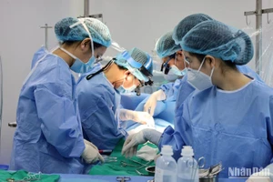 Phẫu thuật tim hở cho trẻ em tại Bệnh viện Nhi Thái Bình. (Ảnh: MAI TÚ)