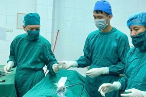 Ca phẫu thuật nội soi lồng ngực thành công của y bác sĩ Bệnh viện đa khoa huyện Kiến Xương. (Ảnh: Bệnh viện cung cấp)