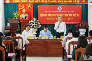 Đã có hơn 20 doanh nghiệp ủng hộ 4,3 tỷ đồng ngay trong buổi phát động xóa nhà tạm, nhà dột nát do Hiệp hội Doanh nghiệp tỉnh Thái Bình tổ chức.