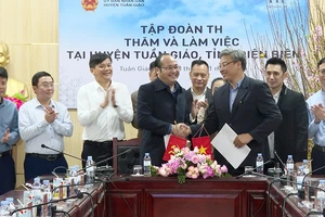 UBND huyện Tuần Giáo ký Biên bản ghi nhớ với Tập đoàn TH về hợp tác phát triển vùng lõi mắc ca giai đoạn I trên địa bàn huyện.