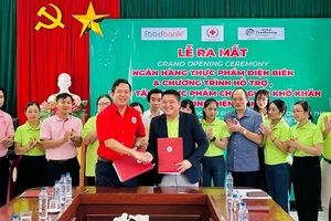 Ngân hàng Thực phẩm Việt Nam và Hội Chữ thập đỏ tỉnh Điện Biên ký biên bản phối hợp cung cấp thực phẩm cho các hộ dân nghèo trên địa bàn tỉnh Điện Biên.