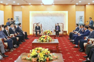 Lãnh đạo tỉnh Thái Nguyên làm việc với lãnh đạo Samsung.