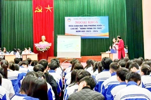 Học sinh Trường phổ thông vùng cao Việt Bắc được tham gia nhiều chương trình ngoại khóa.